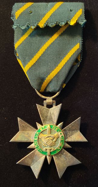null Ordre du Mérite combattant, fondé en 1953, étoile de chevalier en argent et...