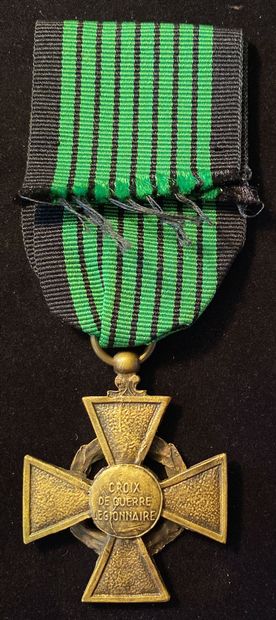 null Croix de guerre Légionnaire, surmoulage en bronze patiné, ruban. Fonte postérieure....
