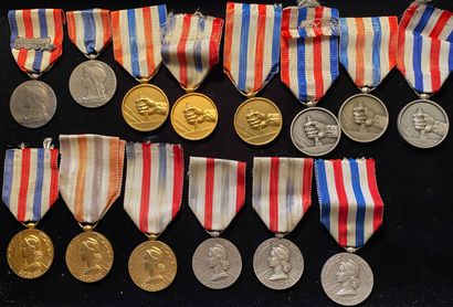 null Médaille d'honneur des Chemins de fer, 1913, lot de quatorze : deux du premier...