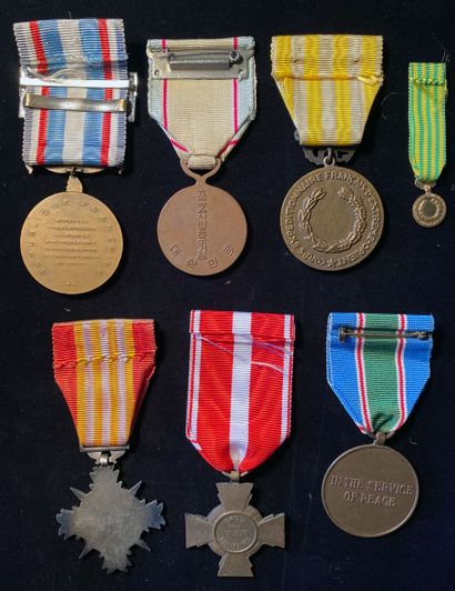null Après-Guerre, lot de sept : guerre de Corée, deux médailles commémoratives,...