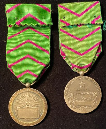 null Médaille d'honneur de l'Administration pénitentiaire, 1896, lot de deux médailles...