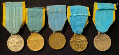 null Éducation physique sports, 1929, lot de cinq médailles : une médaille de l'éducation...