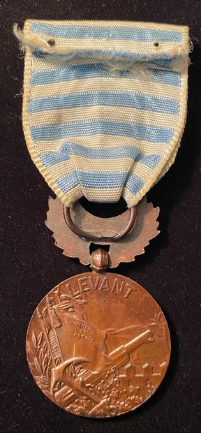 null Médaille du Levant, frappe anglaise de Gaunt en bronze à patine chocolat, le...