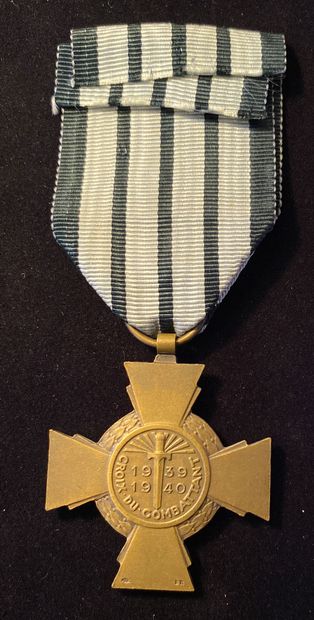 null Croix du Combattant 1939-1940, en bronze patiné, poinçon de la Monnaie de Paris,...
