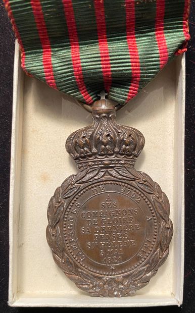 null Médaille de Sainte-Hélène, créée en 1857, médaille en bronze patiné, avec ruban...