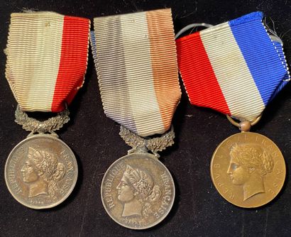 null Ministère de l'Intérieur, IIIe République, lot de trois médailles d'honneur :...
