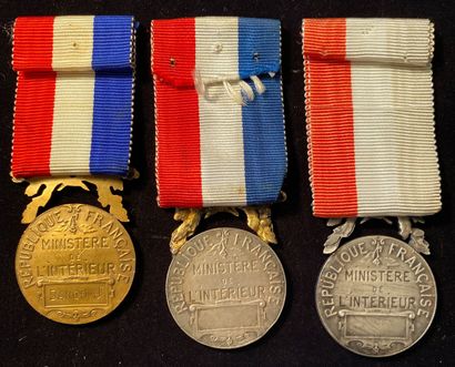 null Ministère de l'Intérieur, IIIe République, lot de trois médailles d'honneur du...