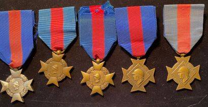 null Croix des services militaires volontaires, 1934, lot de cinq : trois du premier...