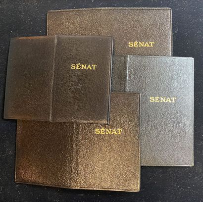 null Sénat, Ve République, lot de quatre cartes d'identité du Sénat, en cuir noir...
