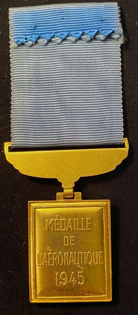 null France - Médaille de l'Aéronautique, 1945, en bronze doré et émaillé, poinçon...