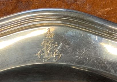 null Round and hollow dish in silver 950 thousandths, model with contours monogrammed.

Goldsmith:...