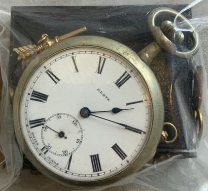 null Lot including: small watch of collar and a key in gold 750 thousandths; a pocket...