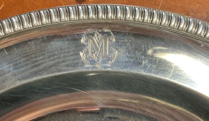 null Small round silver dish 950 thousandth, the wing underlined by a moulding of...