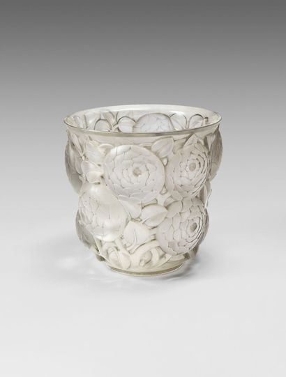 null René LALIQUE (1860-1945) 
Vase « Oran » dit aussi vase « Gros Dahlias ». Épreuve...