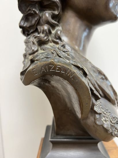 null D'après Eugène Antoine AIZELIN (1821-1902)

Buste de femme

Bronze à patine...