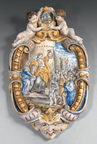 ITALIE Plaque ovale, décor polychrome d'une scène mythologique cernée d'un cadre...