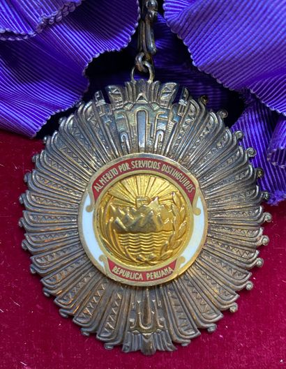 null Pérou - Ordre du Mérite pour Services distingués, fondé en 1950, ensemble de...