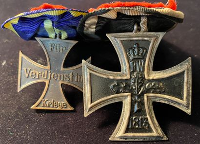 null Allemagne, Prusse / Brunswick - Portée de deux médailles : une Croix de Fer...