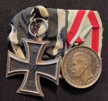 null Allemagne, Prusse / Hesse - Portée de deux médailles : une Croix de Fer 1914...