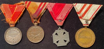 null Autriche - Lot de quatre médailles : deux médailles pour la bravoure de petit...