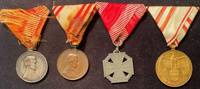 null Austria - Lot of four medals: two small-module bravery medals in profile of...