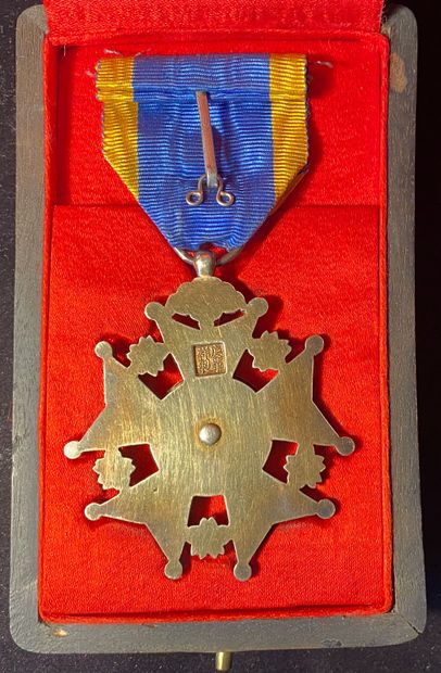 null Chine - Ordre du Mérite de la République de Chine, bijou de 1re classe en vermeil...