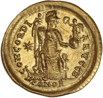null THÉODOSE II (408-450).

Solidus. Constantinople (2e officine). 4,39 g.

Son...