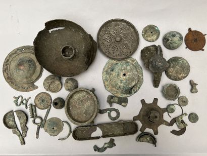 null Set of antique and various pieces in patinated and oxidized bronze