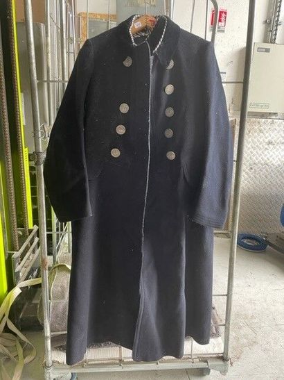 Redingote and its vest in blue cloth with...