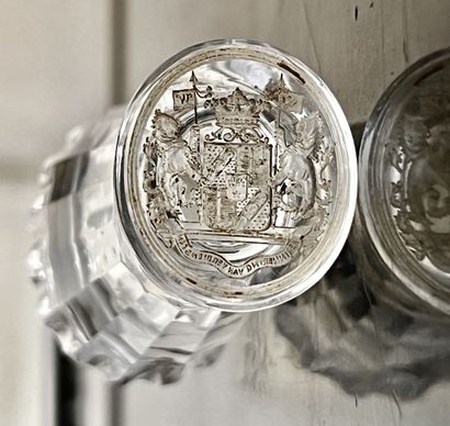 null Crystal seal engraved with coat of arms.

Family du Monceau de Bergendal

Length...