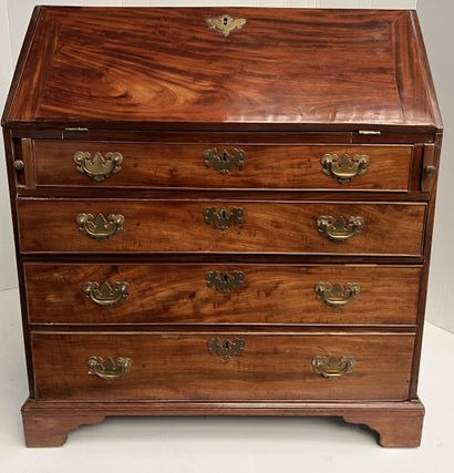 null Mahogany and mahogany veneer desk. Opening in front of four drawers and a flap...