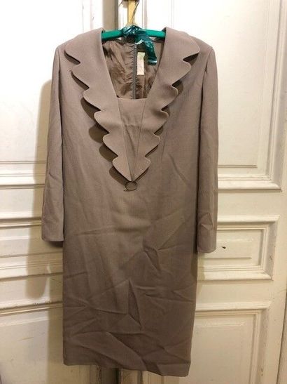 null Lot of clothing: 14 pieces designer (Pierre Cardin, Valentino, etc.).

(Stains,...
