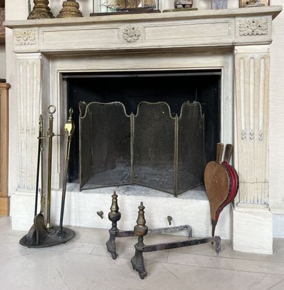 null Brass and cast iron FIREPLACE with bellows and a pair of andirons.




---
COLLECTION...