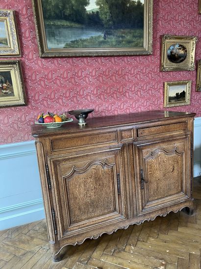 null CHEST IN OAK opening to three drawers and two leaves with false dormant, the...