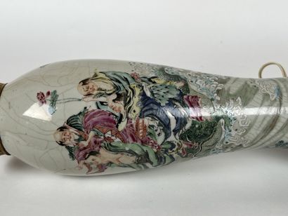 null CHINE
VASE monté en lampe balustre en porcelaine émaillée dans le goût de la...