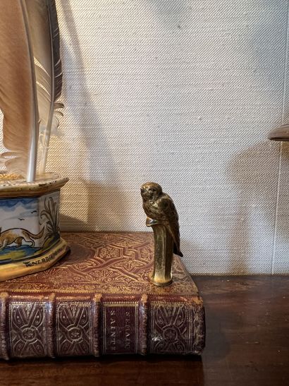 null L.  SENART 
Oiseau perché en bronze doré.
H. 7,5 cm.




---
ENLÈVEMENT sur...