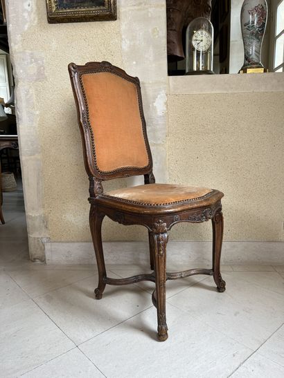 null CHAIR in oak carved with shells.
Louis XV style.
102 x 48 x 42 cm.




---
COLLECTION...