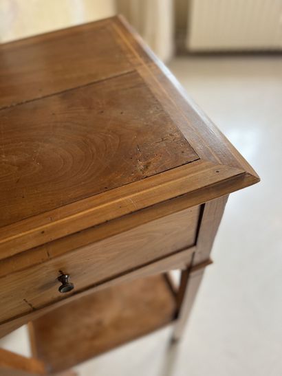 null WALNUT WRITING CABINET opening to a drawer. Spacer shelf.
19th century.
105...