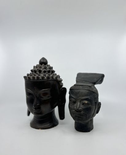 null CHINA and THAILAND
TWO HEADS in patinated terra cotta.
20th century.
(Rare small...