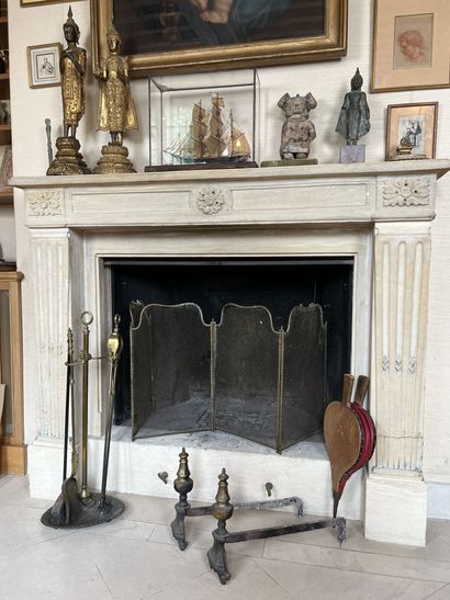 null Brass and cast iron FIREPLACE with bellows and a pair of andirons.




---
COLLECTION...