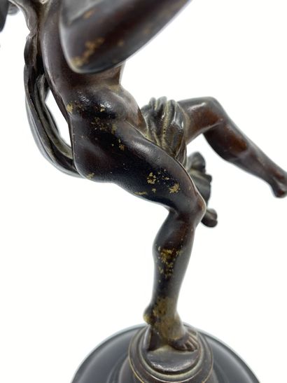 null STATUETTE de Bacchus dansant en bronze patiné.
Le socle en marbre noir.
(Manques...