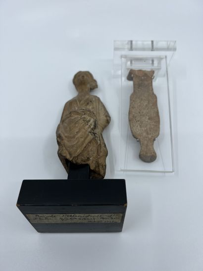 null LOT composed of a fragmentary statuette representing a young woman wearing a...
