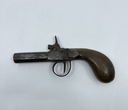 null PISTOLET à coffre à percussion. 
Vers 1840.
L. 17 cm.



---
ENLÈVEMENT sur...