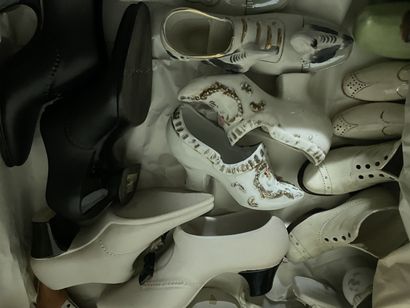 null Collection de chaussures miniatures

Environ 430 pièces

(Quatre manettes)