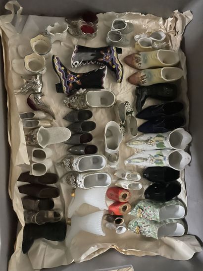 null Collection de chaussures miniatures

Environ 430 pièces

(Quatre manettes)