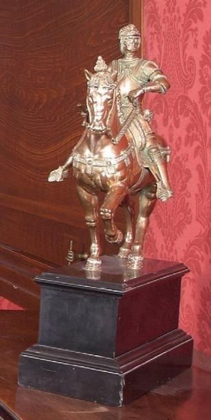 D'après Verrochio Le Colleone à cheval Statuette en bronze doré. Socle en marbre...