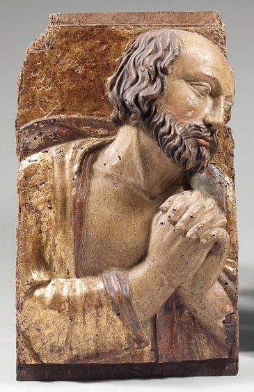 null Haut-relief en bois polychrome et doré sculpté d'un buste d'homme en prière...