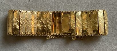 null Bracelet large et articulé en or jaune 750 millièmes gravé à décor de motifs...