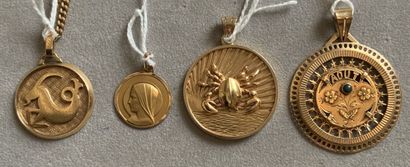 null Lot en or jaune 750 millièmes comprenant : un collier supportant une médaille...