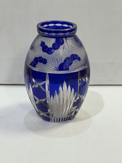 null Georges RASPILLER (1862-1952)
Vase en verre à décor géométrique
Signé